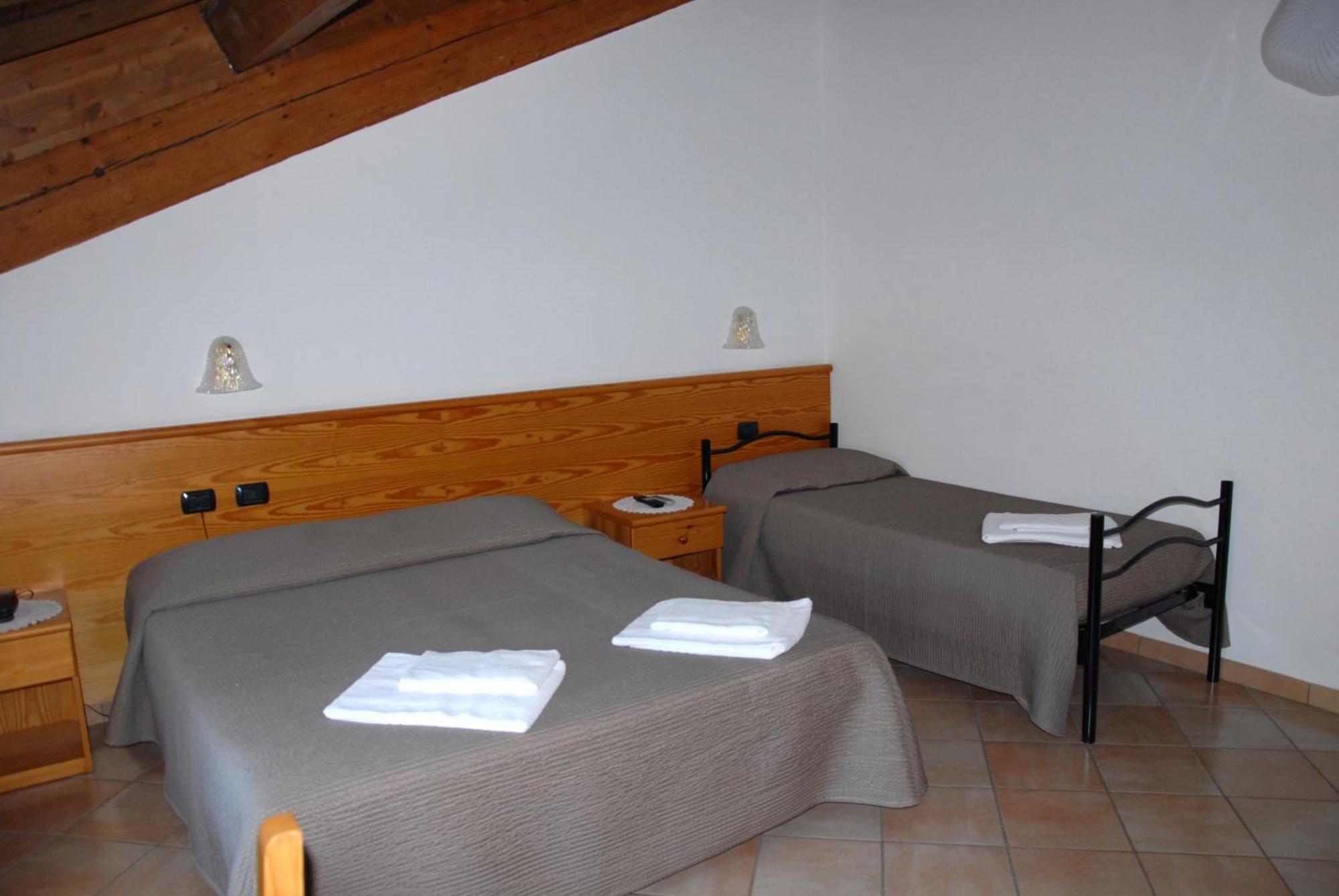 Albergo Al Platano Caprino Veronese Chambre photo