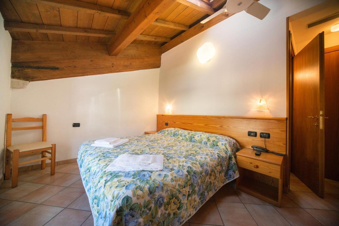 Albergo Al Platano Caprino Veronese Extérieur photo