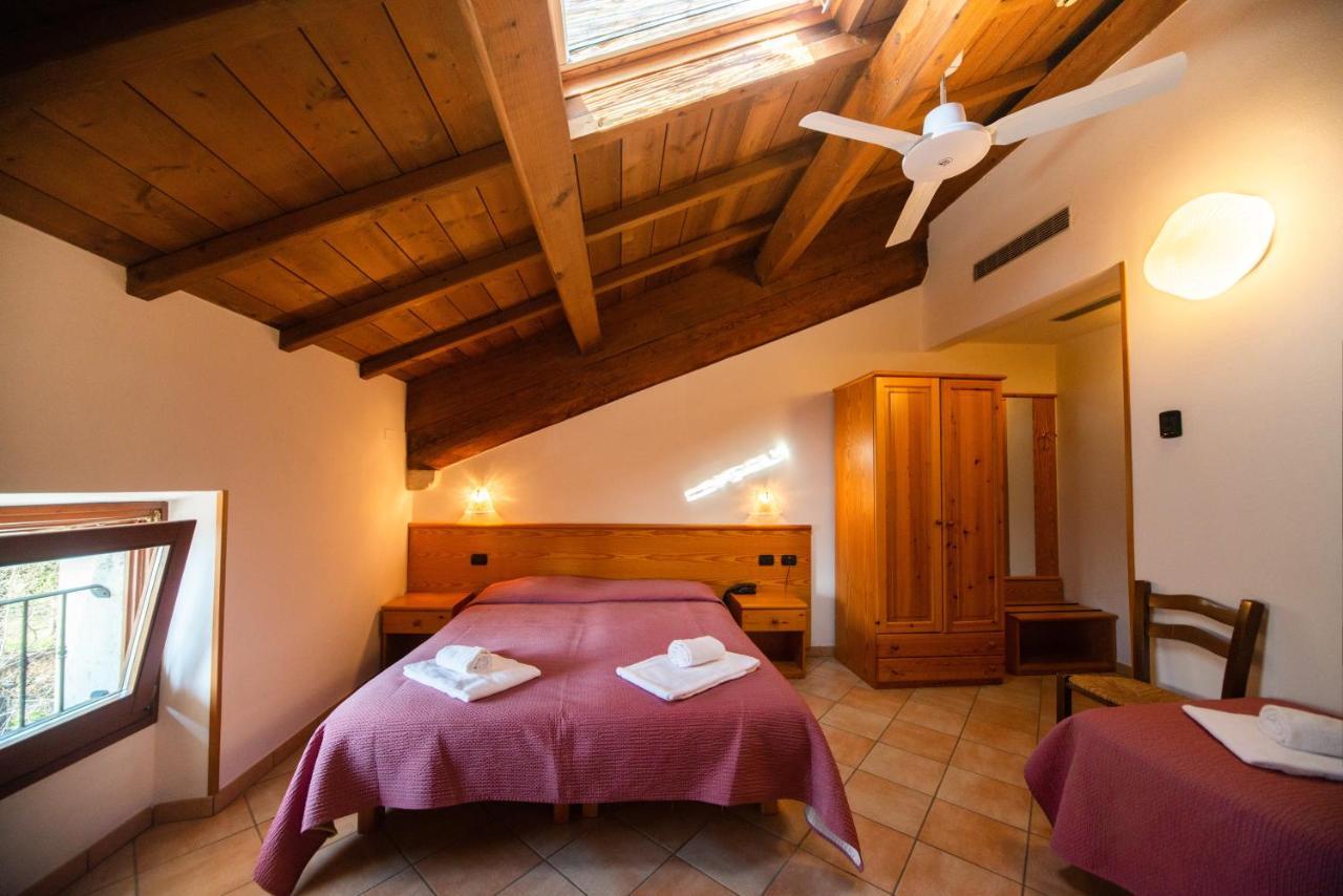Albergo Al Platano Caprino Veronese Extérieur photo